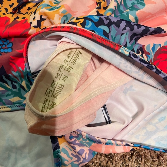 NWOT Athleta Surge Printed Short Extra Large XL Blue/Red/Coral - Picture 9 of 10